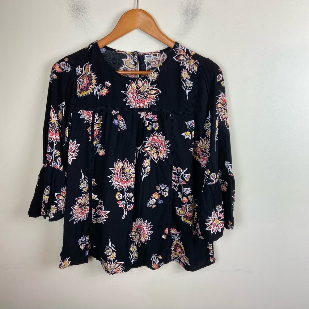 Old Navy Women’s Dark Floral Bell Sleeve Flowy Top Blouse‎ Peasant Size Medium